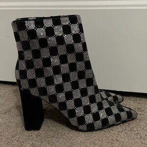 Cool Wild Pair size 6.5 black white rhinestone checkered bling bootie new